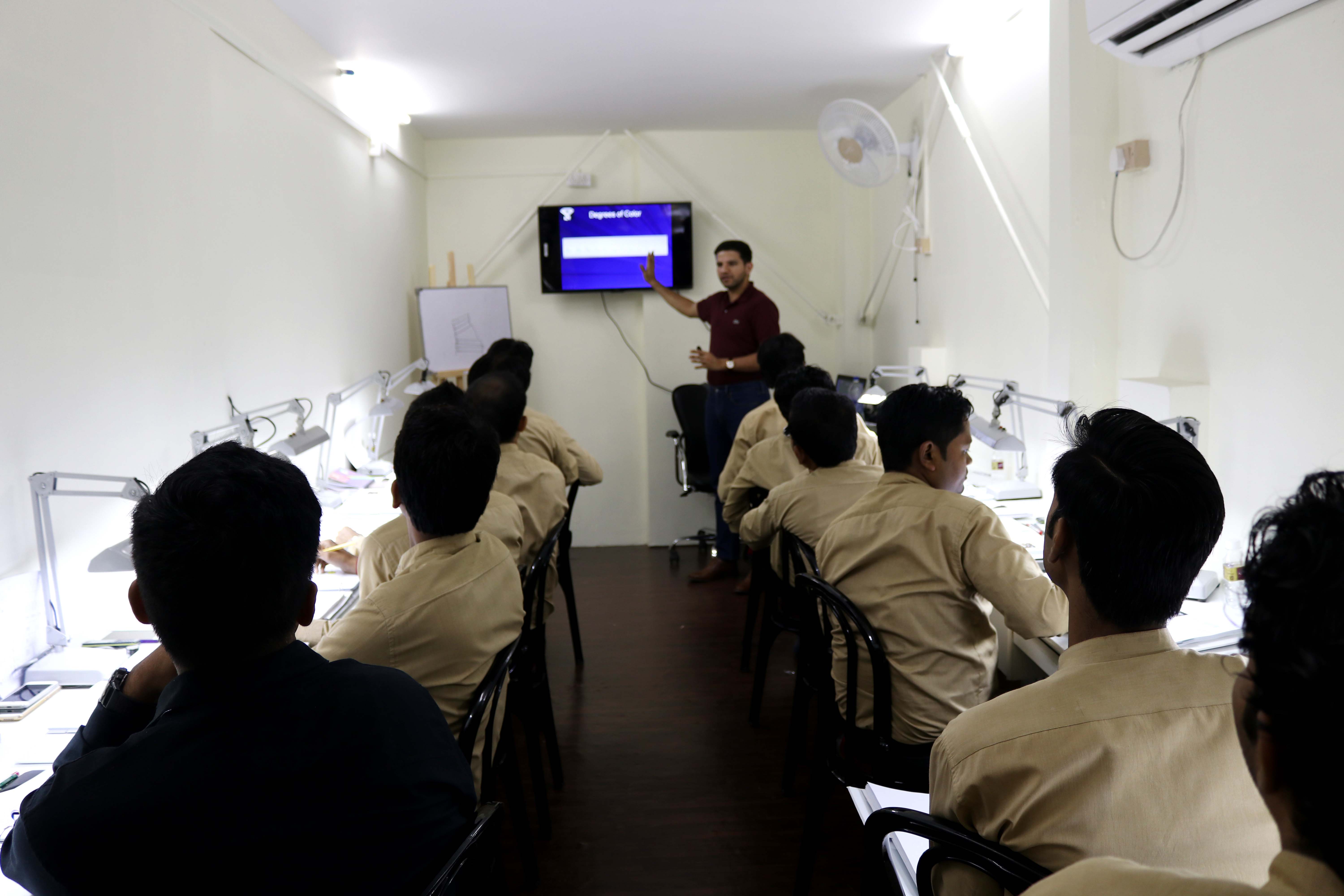 Mr. Nischay Kapoor from IGI conducting training with Aisshpra Gems and Jewels employees